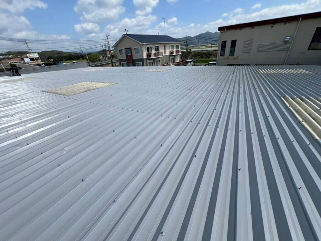 スイミングクラブ　屋根壁完工 (4)